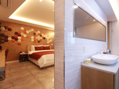 Jade Hotel