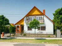 Swing Hotels near József Attila Emlékmű