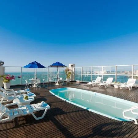 Bourbon Hotel Fortaleza Отели рядом с достопримечательностью «Пляж Мейрелеш»