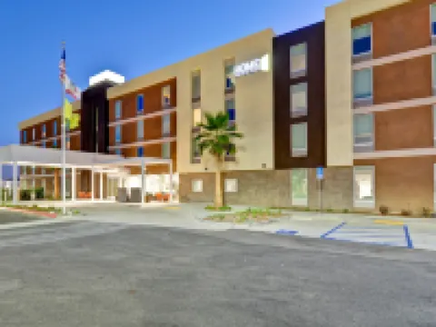 โฮม2 สวีทส์ บาย ฮิลตัน อซูซา โรงแรมในอาซูซ่า