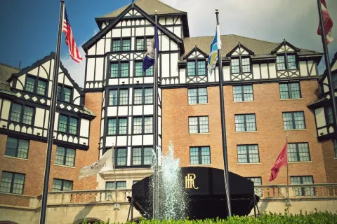 The Hotel Roanoke & Conference Center, Curio Collection by Hilton