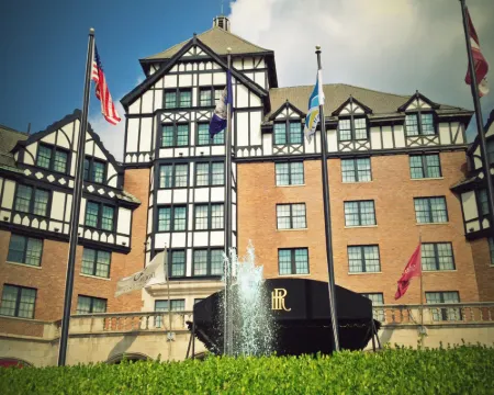 โรงแรมโรโนค แอนด์ คอนเฟอเรนซ์เซ็นเตอร์ คิวริโอ คอลเลกชั่น บาย ฮิลตัน โรงแรมในโรอาโนค