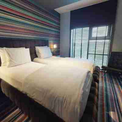 Village Hotel Farnborough Rooms