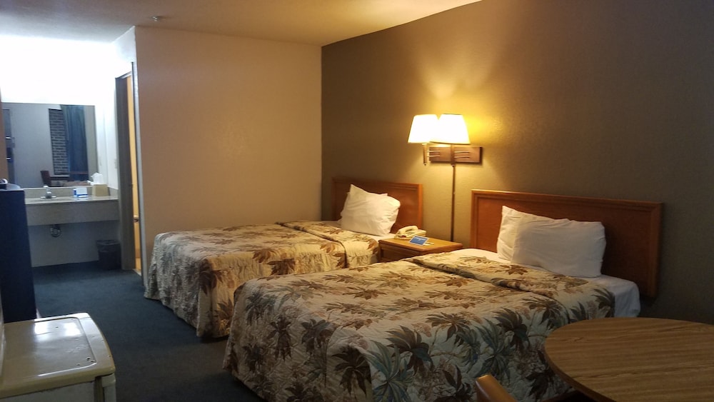 Travelers Inn & Suites