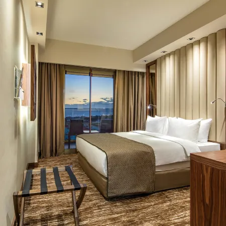 Holiday Inn ANTALYA - LARA by IHG Отели рядом с достопримечательностью «Antalya Expo Center»