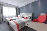 Holiday Inn Express Luzern - Neuenkirch by IHG - parking
