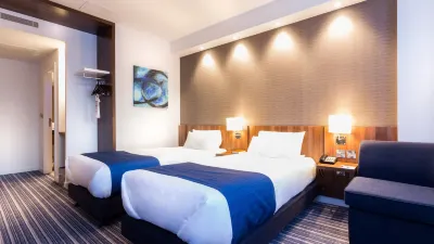 Holiday Inn Express Wakefield فنادق في Calder Grove