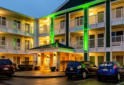 2. 홈타운 스튜디오..