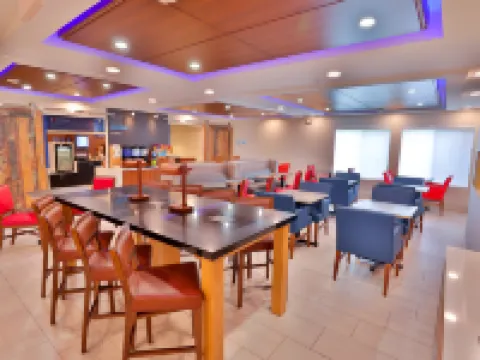 Holiday Inn Express & Suites DICKSON by IHG Hoteles en Dickson