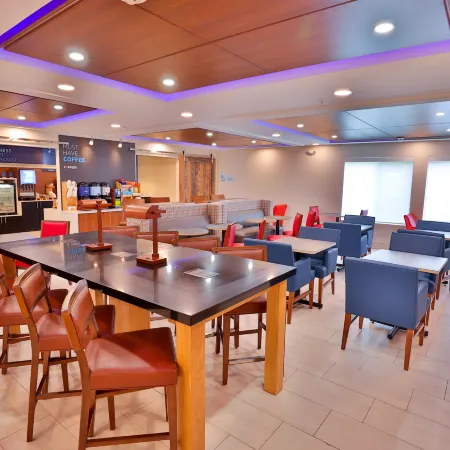 Holiday Inn Express & Suites DICKSON by IHG