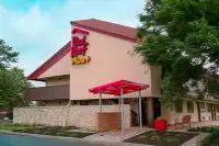 Red Roof Plus+ Philadelphia Airport Hotels in Ridley Township