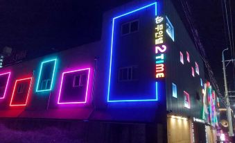 Two Times in Jangseong-Dong, Pohang