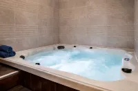 DoubleTree by Hilton Riyadh Financial District Hotel & Suites - Kylpyammeita