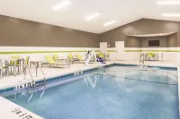 La Quinta Inn & Suites by Wyndham Milledgeville - Pools