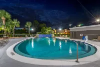 Comfort Inn & Suites St Pete - Clearwater International Airport - Pools