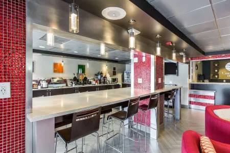 Comfort Inn Los Angeles near Hollywood Отели рядом с достопримечательностью «Holyland Exhibition»