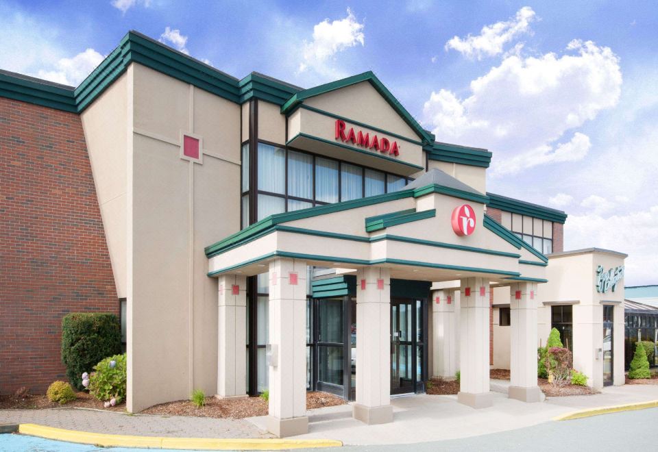 Ramada by Wyndham St. Johns - Housity