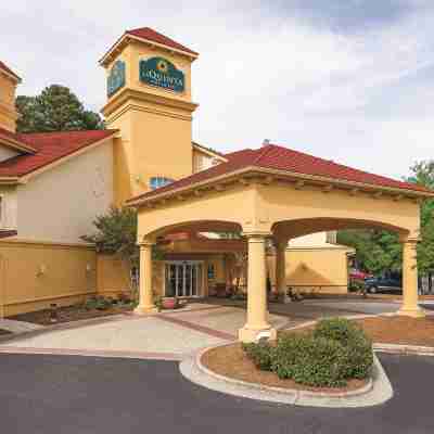 La Quinta Inn & Suites by Wyndham Univ Area Chapel Hill Hotel Exterior