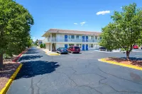Motel 6 Pueblo, CO - I-25 - parking