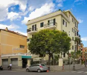 Residence San Marco Suites&Apartments Alassio Hotel berhampiran Laigueglia Stazione