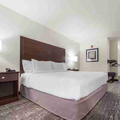 Cobblestone Hotel & Suites - Two Rivers Rooms