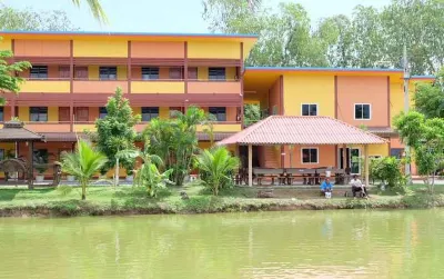 Khwanruen Fishing Resort Hotels in Sam Nak Thon