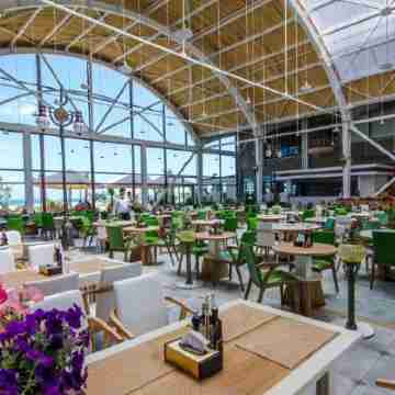 Phoenicia Royal Hotel Dining/Meeting Rooms