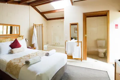 Blackheath Motor Inn Hotels near Campbell Rhododendron Gardens