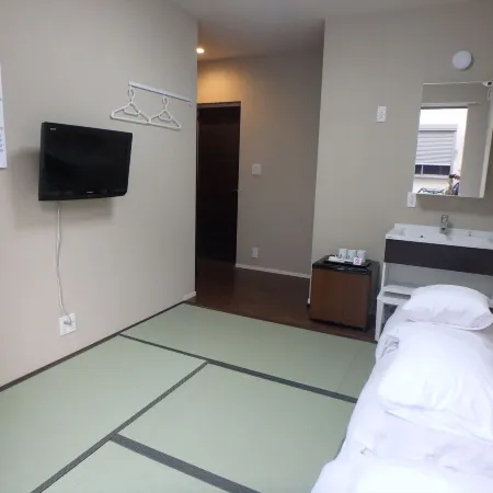 Economy Hotel Hoteiya Отели рядом с достопримечательностью «Общественная баня Hinode Yu»