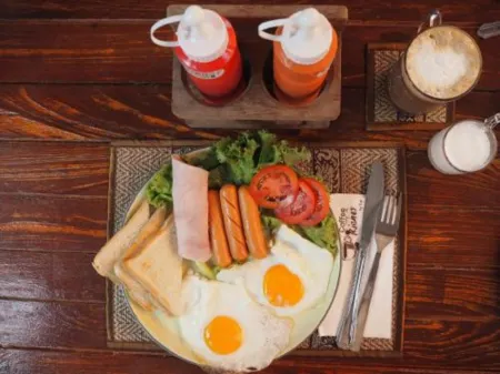 Baan Bussara Отели рядом с достопримечательностью «Wat Suwandararam Ratchaworawihan»