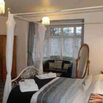 The Lyndsay Guest House Rooms