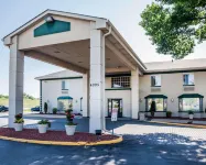 Quality Inn & Suites des Moines - Merle Hay Road