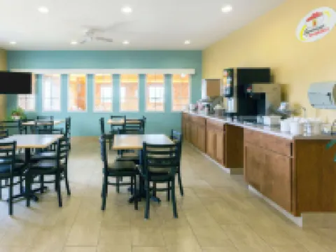 Super 8 by Wyndham Clarinda Hotels in Clarinda