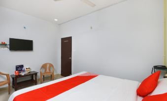 OYO 12765 Hotel Golden Rooms