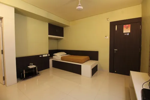 Hotel Sham Suman, Kolhapur- Opposite to Mahalaxmi Temple Hotels in Shindewadi