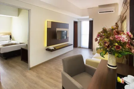 Hotel Gunawangsa MERR