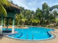 Teluk Batik Holiday Apartment - Beach