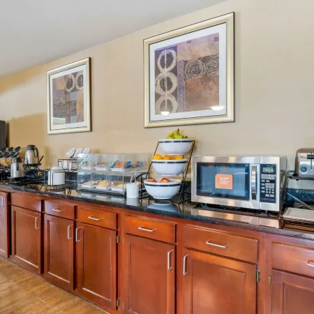 Comfort Inn & Suites Cincinnati Eastgate