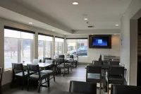 Holiday Inn Express & Suites MARQUETTE by IHG - فطور