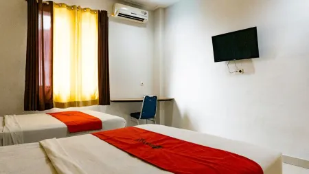 RedDoorz Near Pelabuhan Jayapura Отели в г. Ardipura