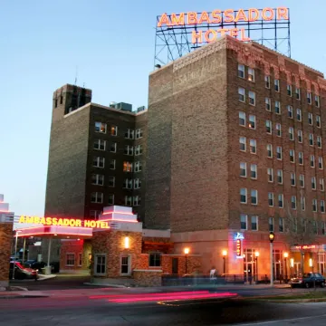 Ambassador Hotel Milwaukee, Trademark Collection by Wyndham