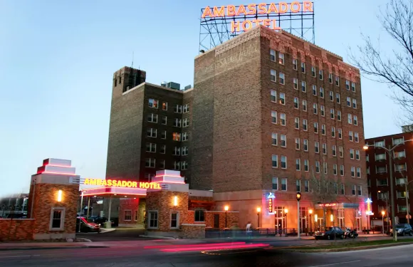 密爾瓦基大使, 璀蔓臻選溫德姆飯店