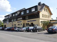 Haus Rheinblick Familie Ott Hotels in der Nähe von Missionsgemeinde Monheim