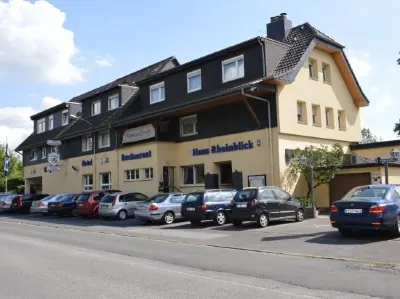 Haus Rheinblick Familie Ott Hotels in der Nähe von Monheimer Tor