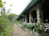 Castlereigh Holiday Bungalow Hotel di Dick oya