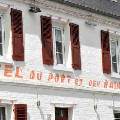 Logis Hôtel le Port et Restaurant les Bains Hotel Exterior