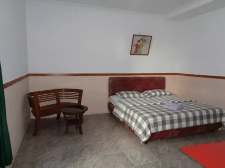 Kaoem Guesthouse Отели рядом с достопримечательностью «Alun-Alun Cianjur»