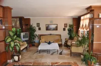 MG Moms Hotel