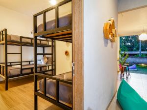 Aura Dormitory House Ubud