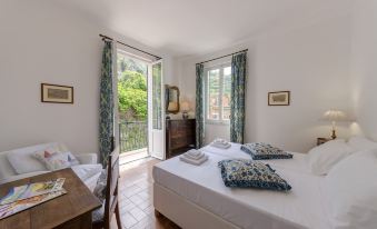 Joivy Pretty House in Vernazza Balcony Apartment - Housity